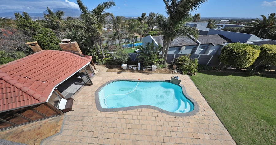 5 Bedroom Property for Sale in Plattekloof Western Cape